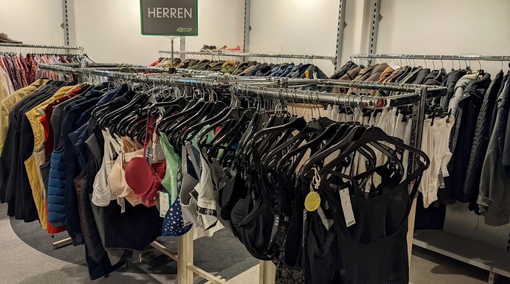 Herren Mode mit Damenunterwäsche