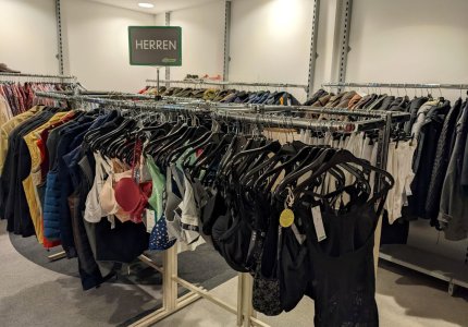 Herren Mode mit Damenunterwäsche