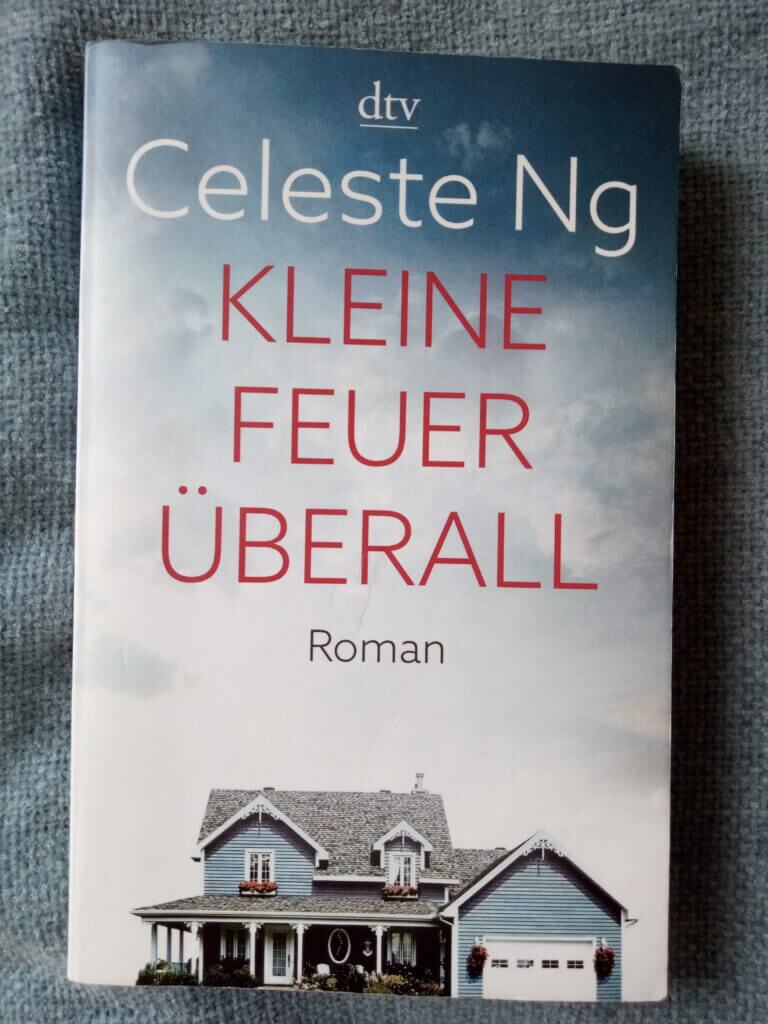 Buchcover: Celeste Ng: Kleine Feuer überall