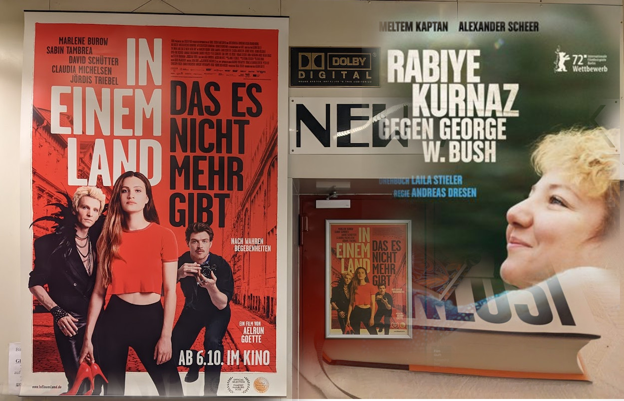 Collage aus Filmplakaten und Buchtiteln am Eingang des Kinosaals im New Yorck Kino in Berlin