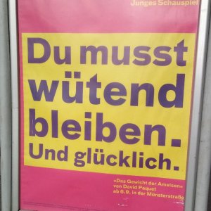 Du musst wütend bleiben. Und glücklich. (Plakat vom Jungen Schauspiel in Düsseldorf)