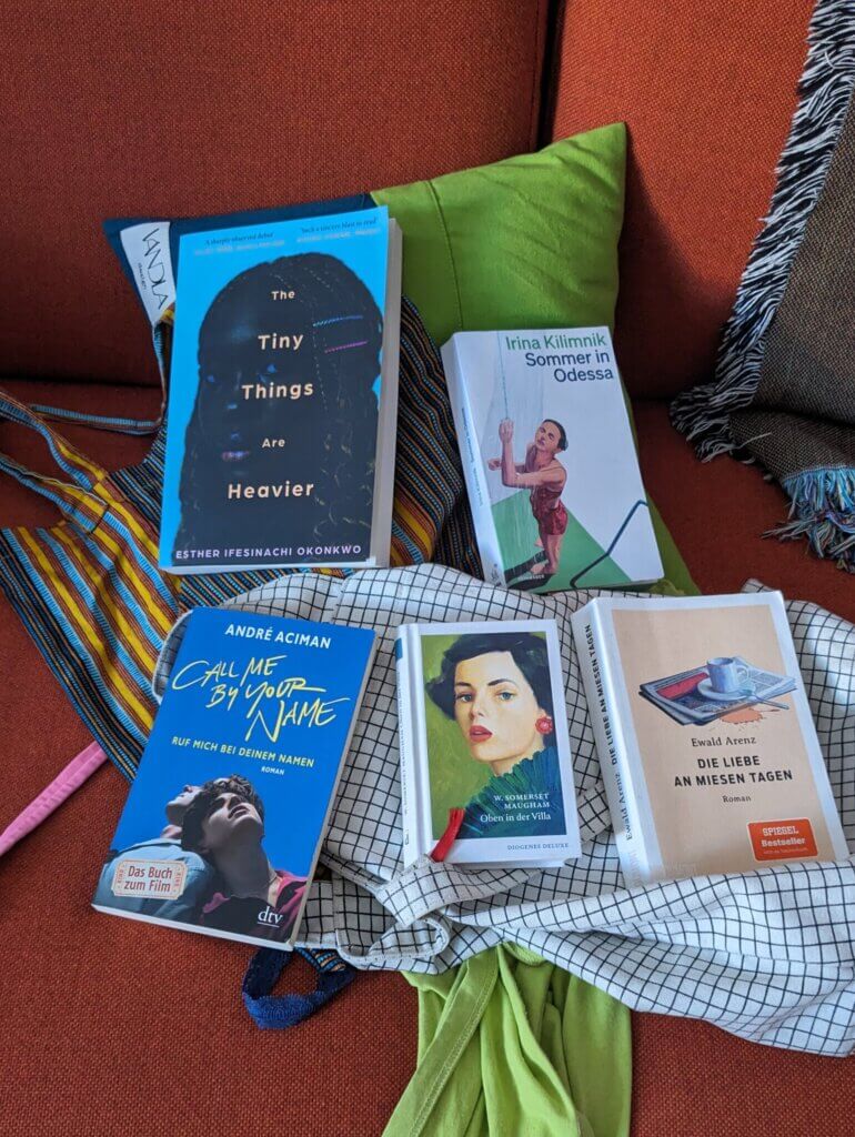 Bücher - Books: Esther Okonkwo: The Tiny Things are Heavier, Irina Kilimnik: Sommer in Odessa, André Aciman: Call me by your Name, Somerset Maugham: Oben in der Villa, Ewald Arenz: Die Liebe an miesen Tagen
