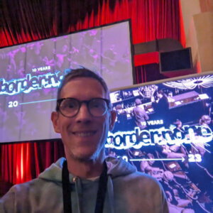 Ingo Steinke in front of border:none artwork